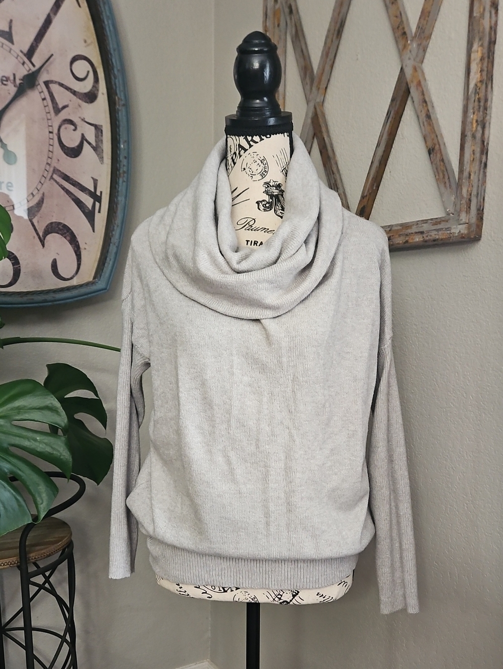 Light Gray Cowl Neck Women’s Sweater Size Large